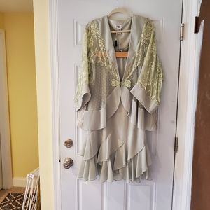 Plus size 3 X Mother of Bride formal 3 piece outfit outfit.